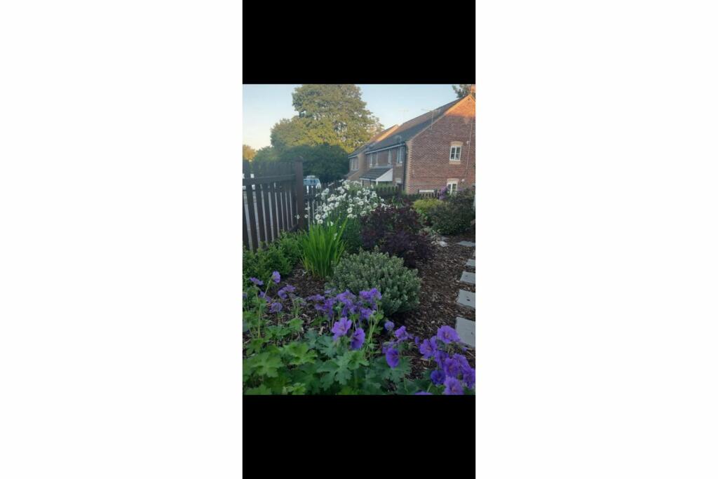 3 bedroom end of terrace house for sale in Flaxfield Road, Beaminster, DT8