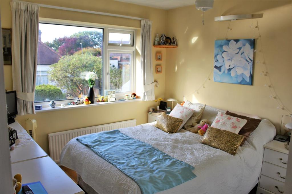 3 bedroom detached house for sale in Clarkes Avenue, Worcester Park, KT4