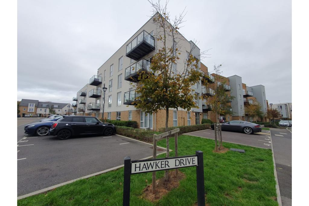 2 bedroom ground floor flat for sale in Hawker Drive, Addlestone, KT15
