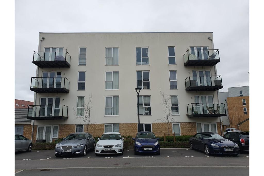 2 bedroom ground floor flat for sale in Hawker Drive, Addlestone, KT15