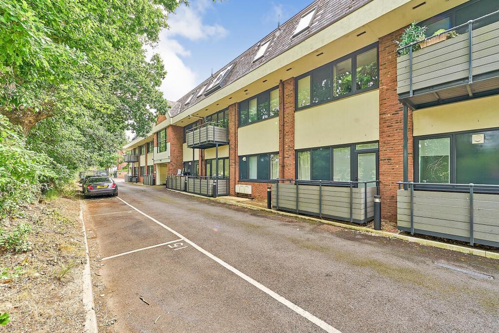 1 bedroom flat for sale in Challenge Court, Leatherhead, KT22