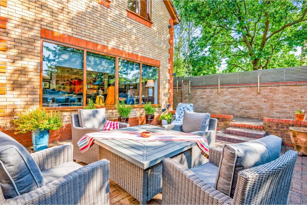 4 bedroom detached house for sale in Farndale Close, Warrington, WA5