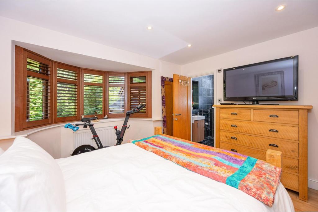 4 bedroom detached house for sale in Farndale Close, Warrington, WA5