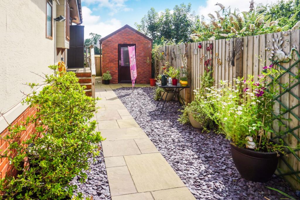 2 bedroom park home for sale in Cheshire Park Homes, Frodsham, WA6