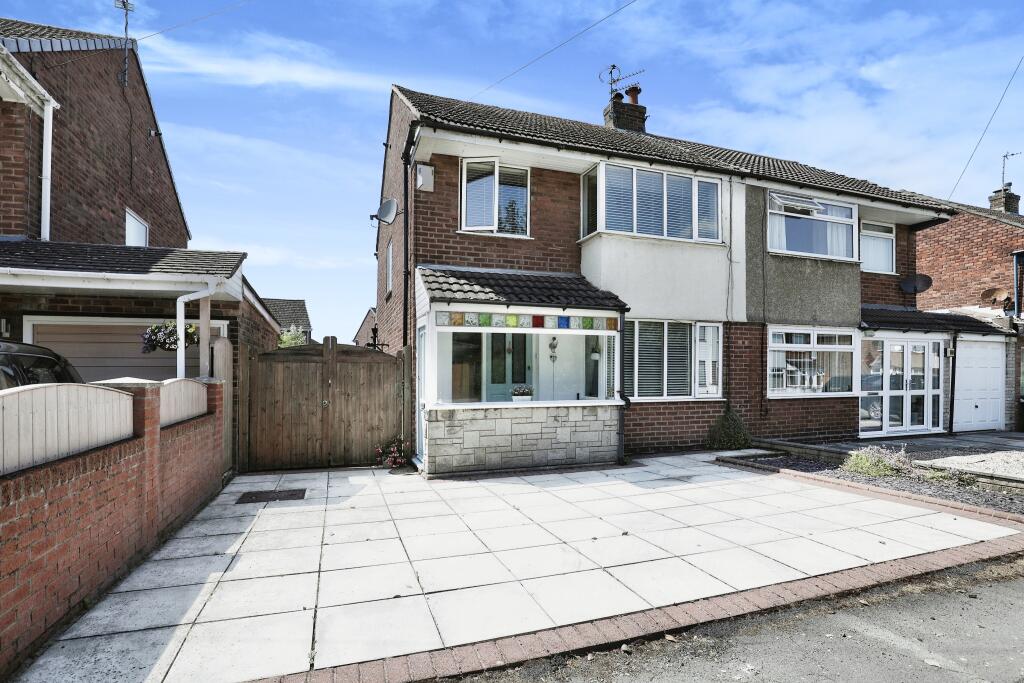 3 bedroom semidetached house for sale in Ecclesfield Road, St. Helens, WA10