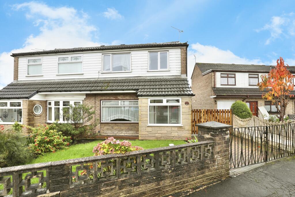 3 bedroom semidetached house for sale in Whitehouse Close, Haydock, St