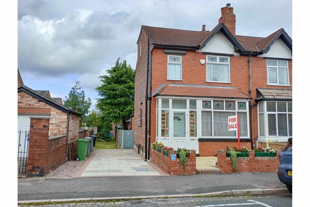 4 bedroom semidetached house for sale in Poplar Avenue, Altrincham, WA14