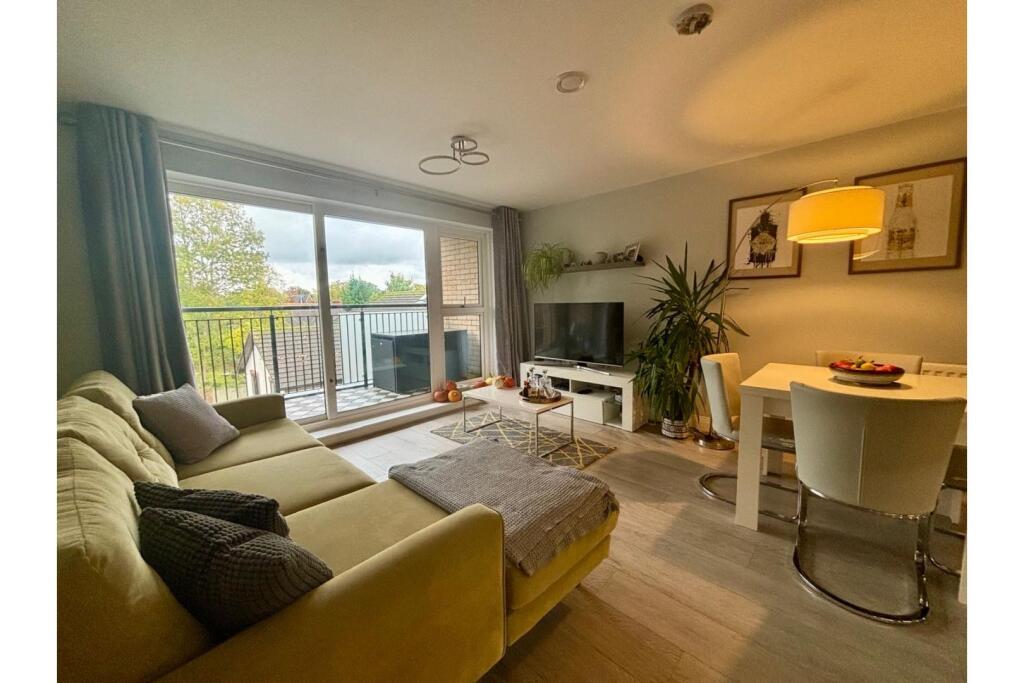 Main image of property: 83-95 Windsor Road, Slough, SL1