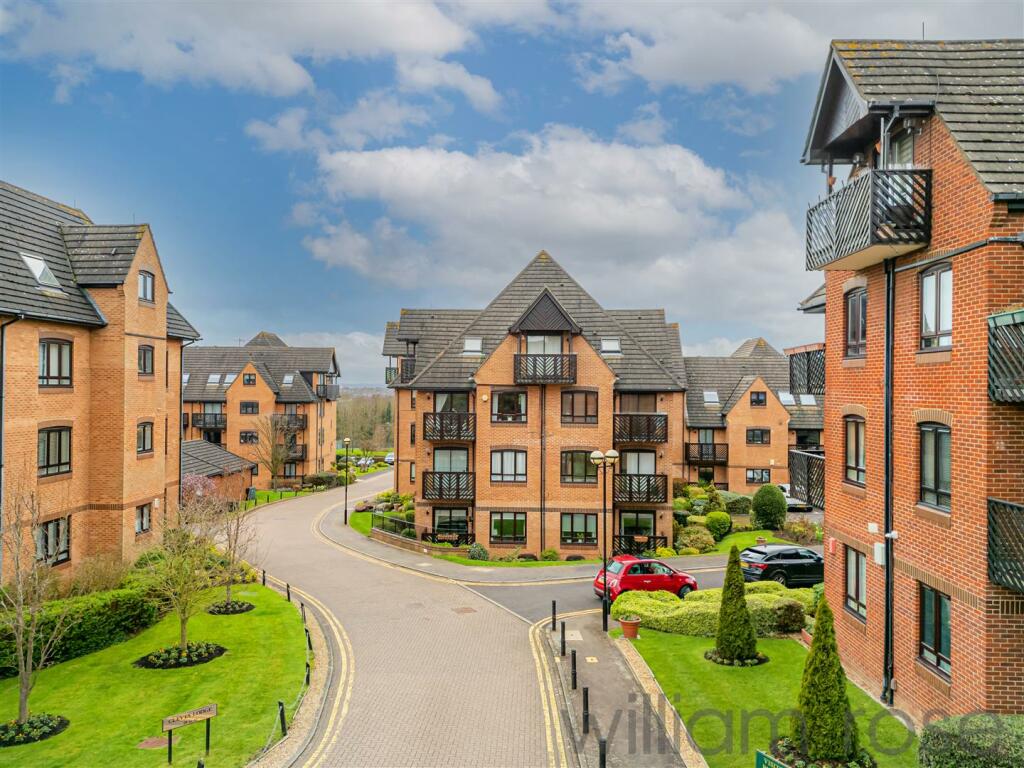 2 bedroom apartment for sale in Boleyn Court, Epping New Road, Buckhurst Hill, IG9