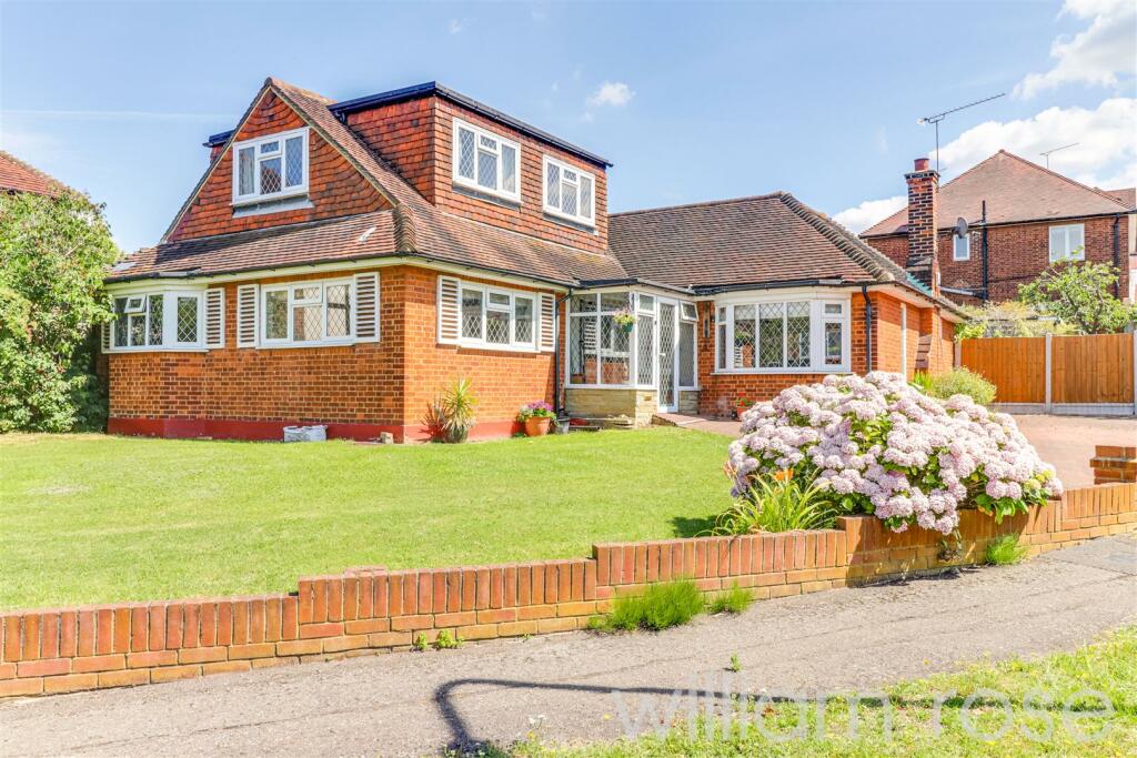 5 bedroom detached house for sale in Almonds Avenue, Buckhurst Hill, IG9