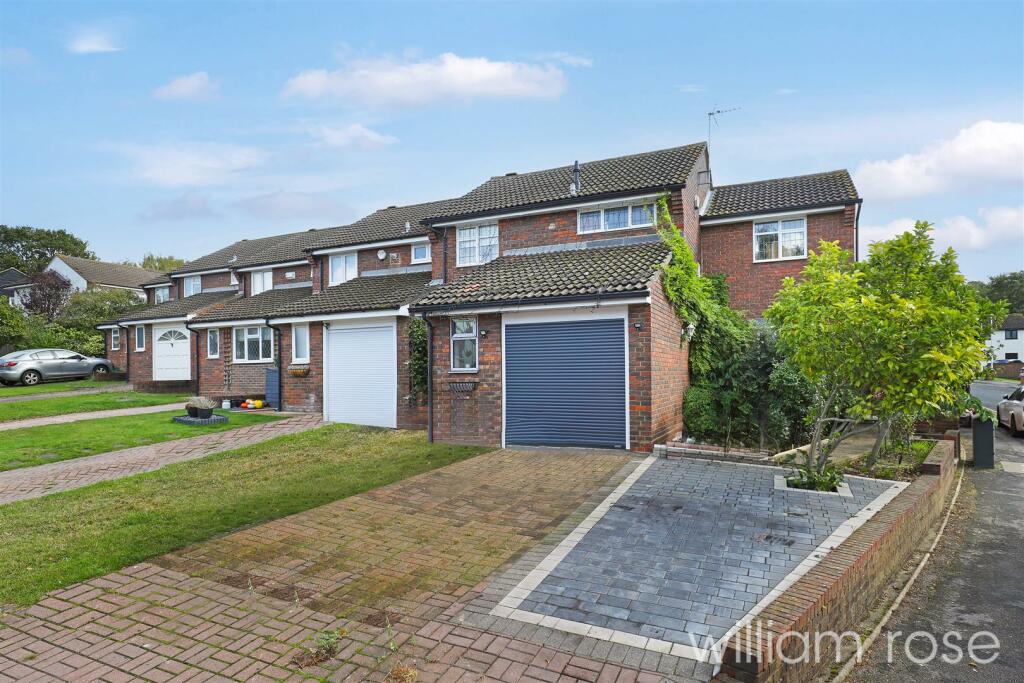 4 bedroom semi-detached house for sale in Owen Gardens, Woodford Green, IG8