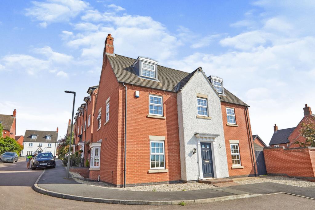 5 bedroom detached house for sale in Portsmouth Close, Church Gresley