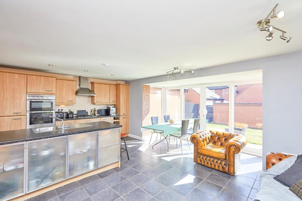 5 bedroom detached house for sale in Portsmouth Close, Church Gresley