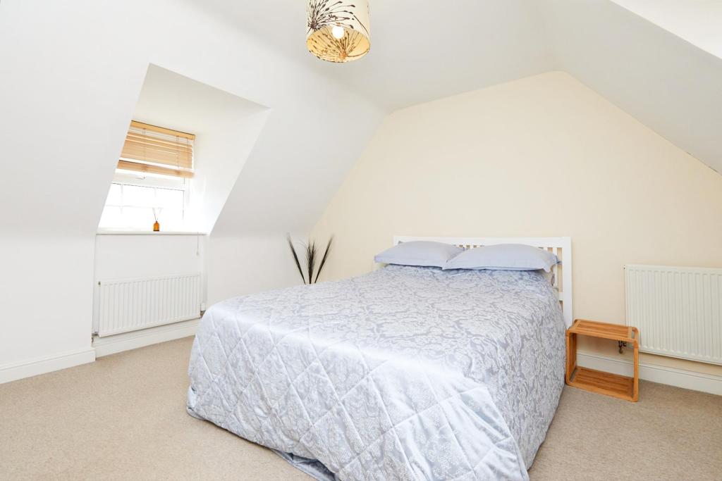 5 bedroom detached house for sale in Portsmouth Close, Church Gresley