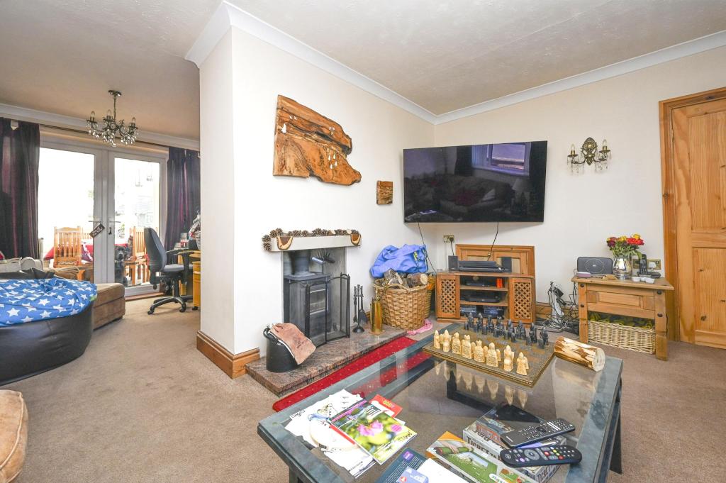 4 bedroom semidetached house for sale in Hurker Rise, Matlock, DE4