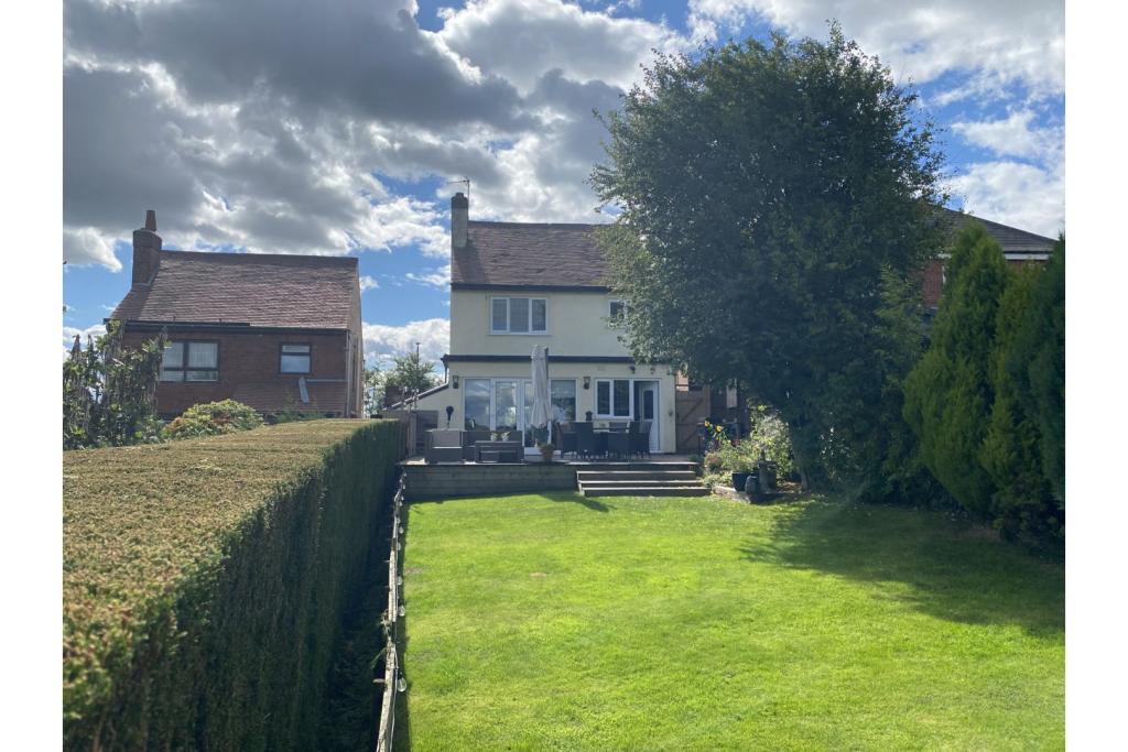 3 bedroom detached house for sale in Hardy Barn, Heanor, DE75