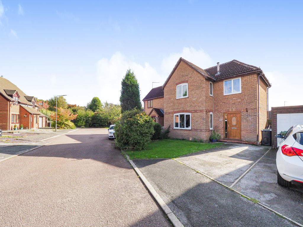 3 bedroom semidetached house for sale in Cantley Road, Alfreton, DE55