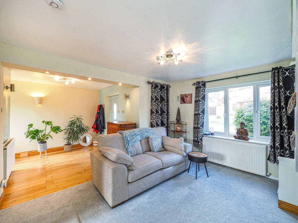 3 bedroom semidetached house for sale in Cantley Road, Alfreton, DE55