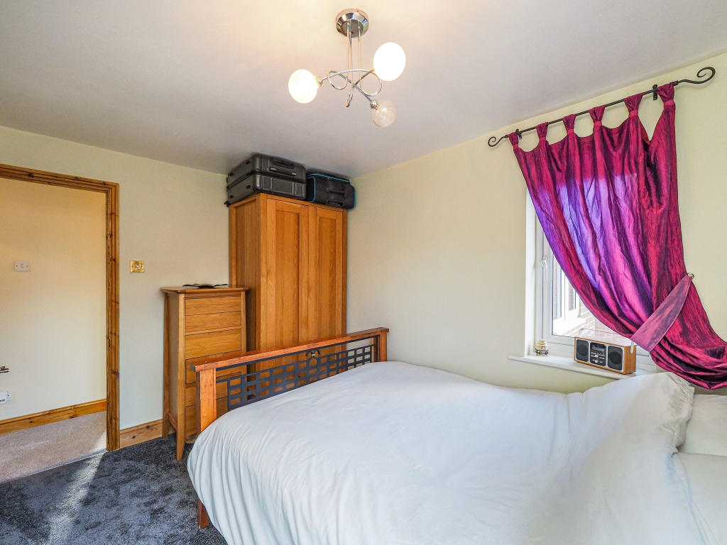 3 bedroom semidetached house for sale in Cantley Road, Alfreton, DE55