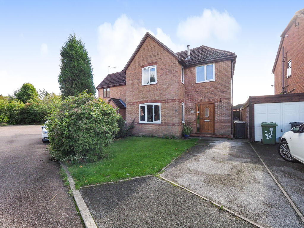 3 bedroom semidetached house for sale in Cantley Road, Alfreton, DE55