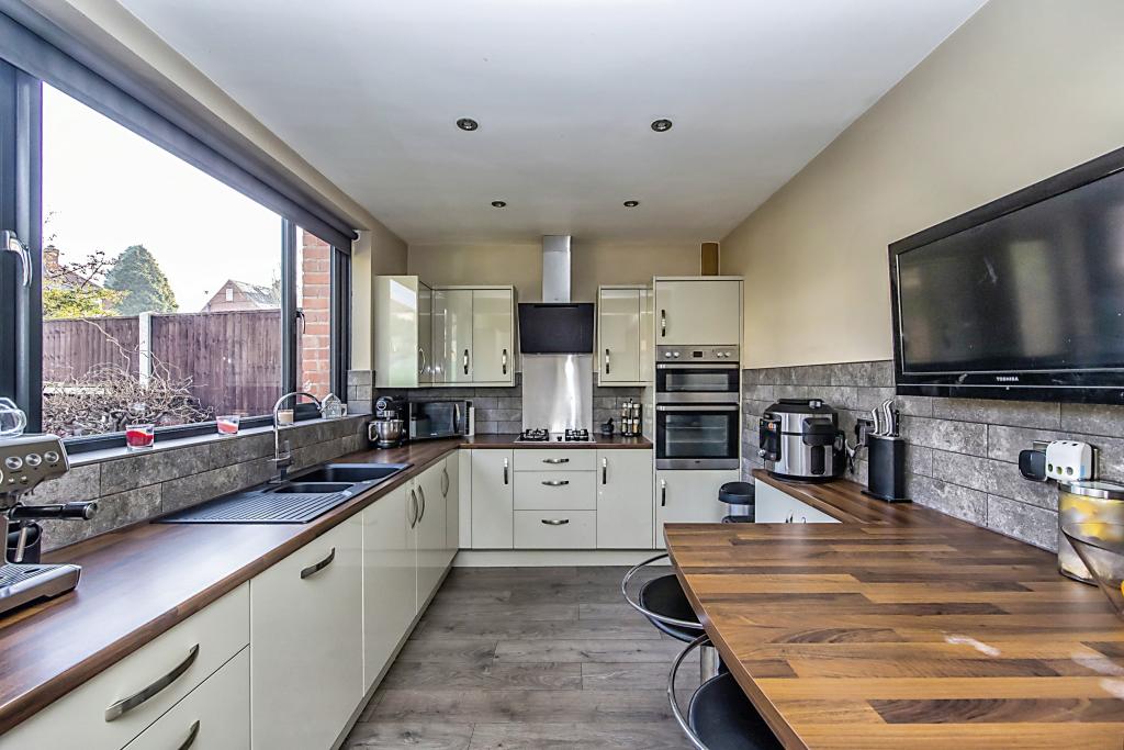 4 bedroom semidetached house for sale in Nursery Hollow, Ilkeston, DE7