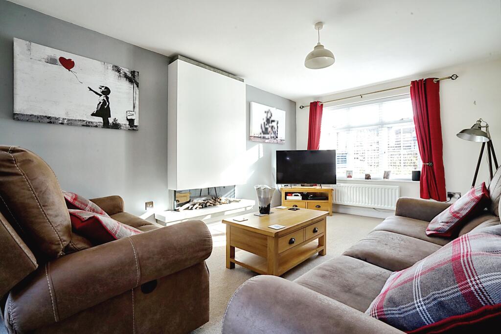 4 bedroom detached house for sale in Newman Drive, Swadlincote, DE11