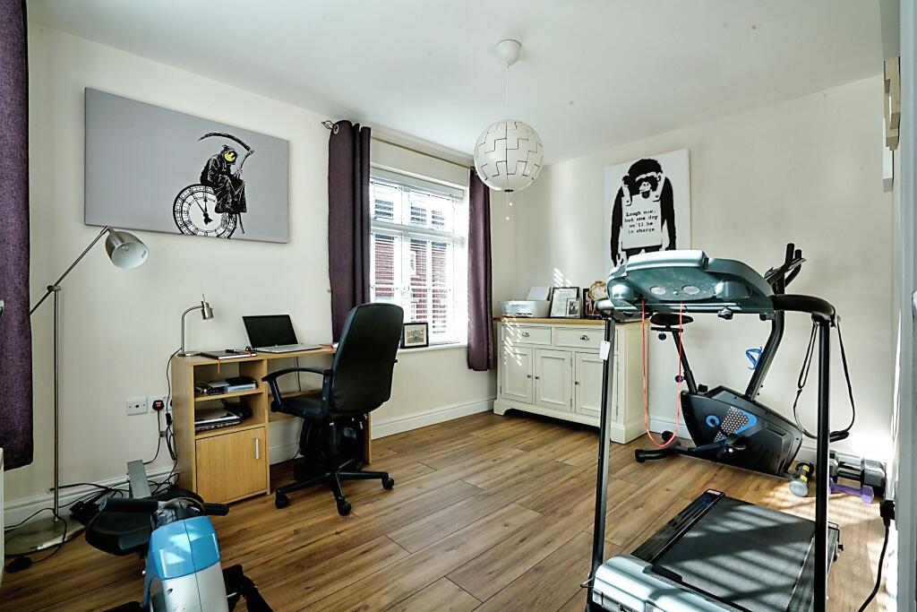 4 bedroom detached house for sale in Newman Drive, Swadlincote, DE11