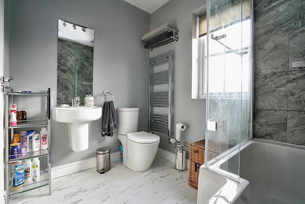 4 bedroom detached house for sale in Newman Drive, Swadlincote, DE11