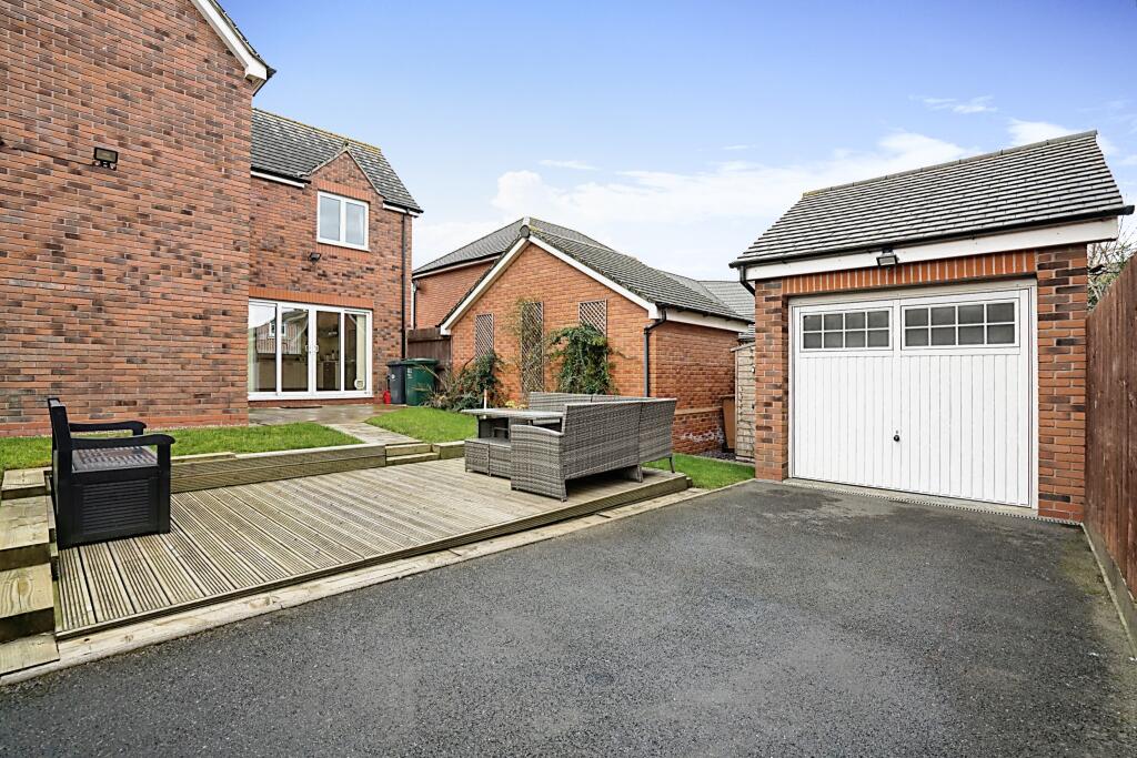 4 bedroom detached house for sale in Newman Drive, Swadlincote, DE11