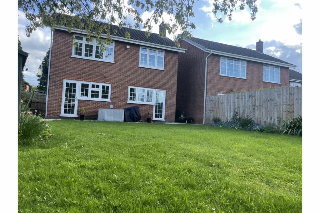 4 bedroom detached house for sale in Leedhams Croft, WaltonOnTrent