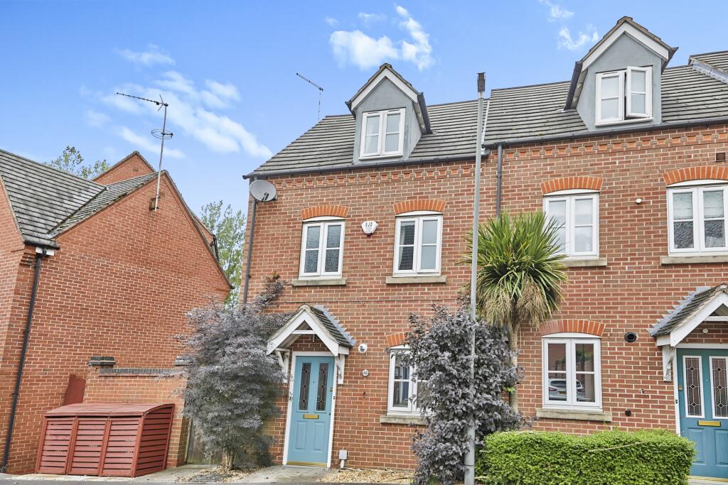 3 bedroom town house for sale in Excelsior Drive, Woodville