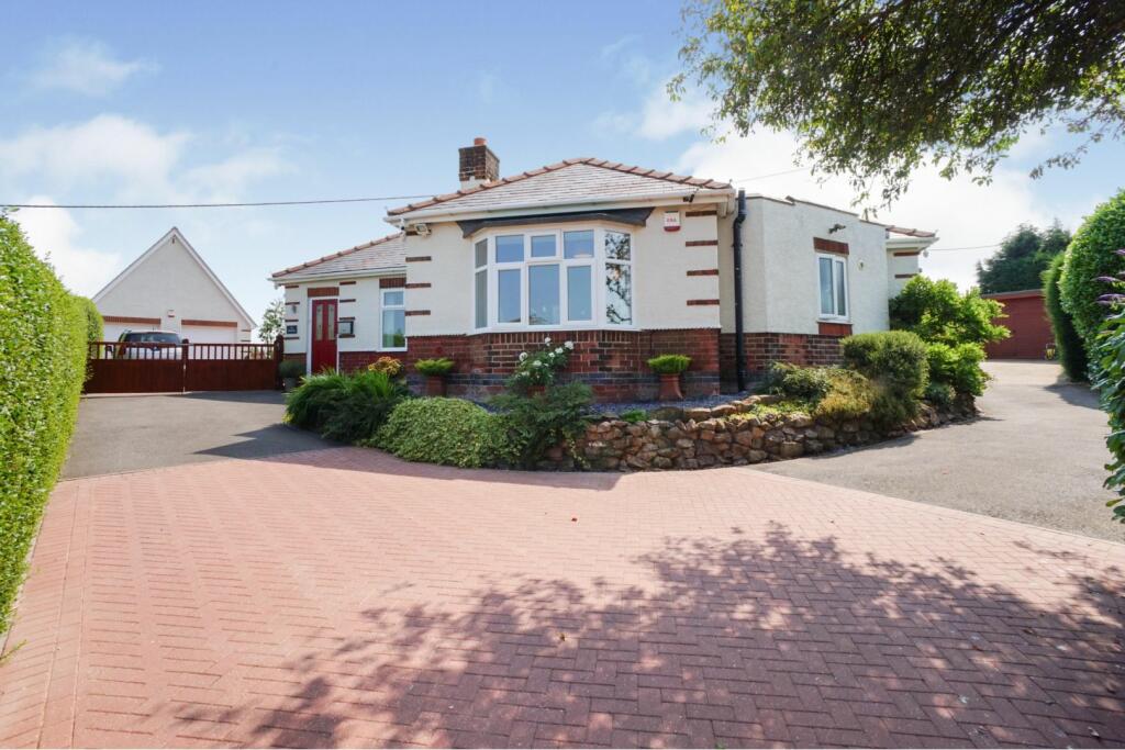 3 bedroom detached bungalow for sale in Manchester Lane, Hartshorne