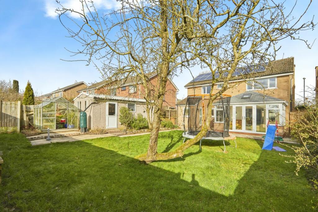4 bedroom detached house for sale in Ladybank Road, Mickleover, DE3