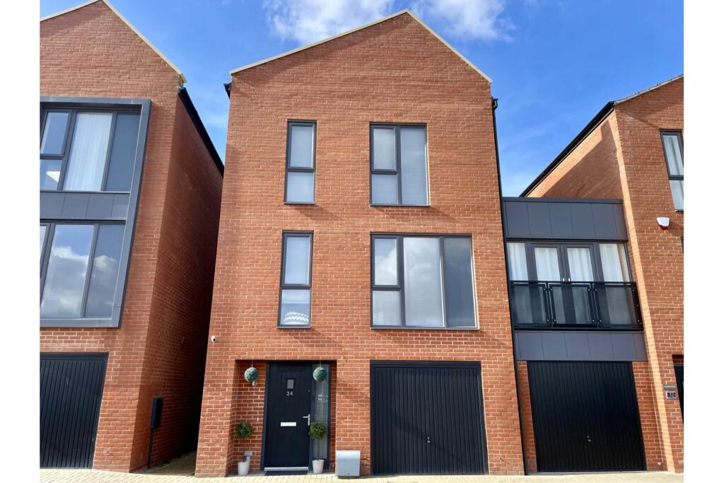 3 bedroom town house for sale in Kingsway Boulevard, Derby, DE22