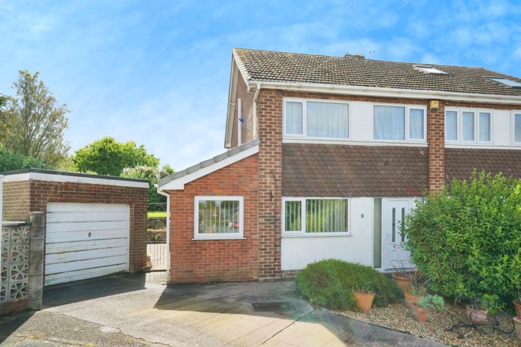 3 bedroom semidetached house for sale in Kings Road, Swadlincote, DE11