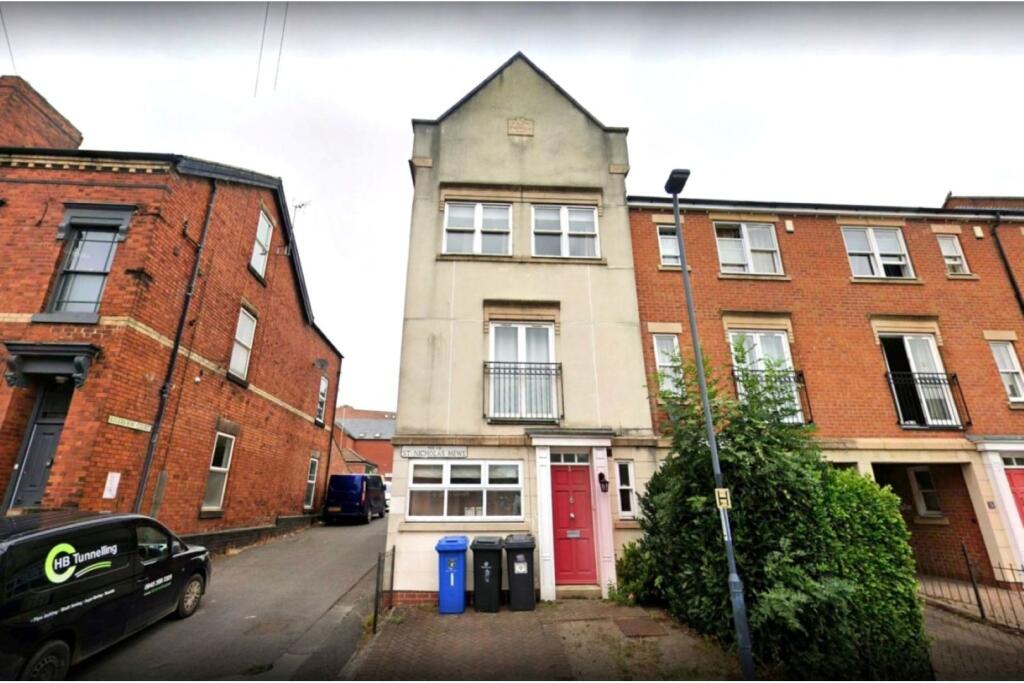 6 bedroom end of terrace house