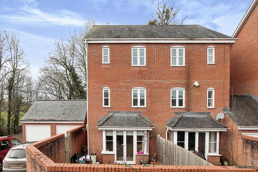 4 bedroom semidetached house for sale in Weavers Reach, Wellington, TA21