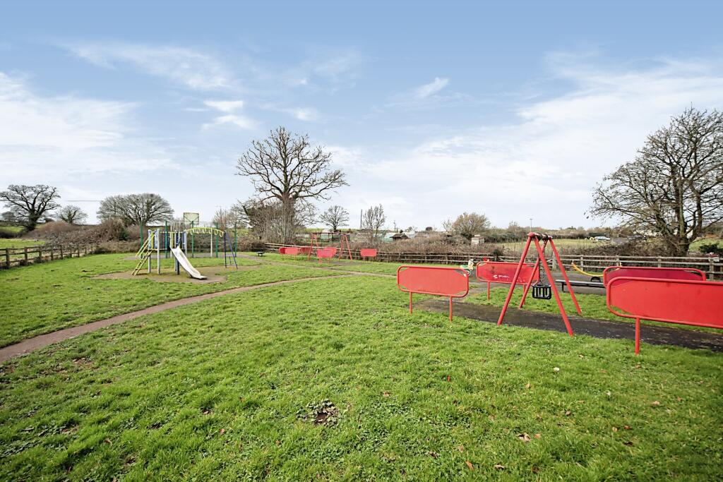 4 bedroom semidetached house for sale in Weavers Reach, Wellington, TA21