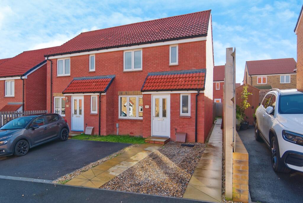 3 bedroom semidetached house for sale in Eider Close, Bridgwater, TA6