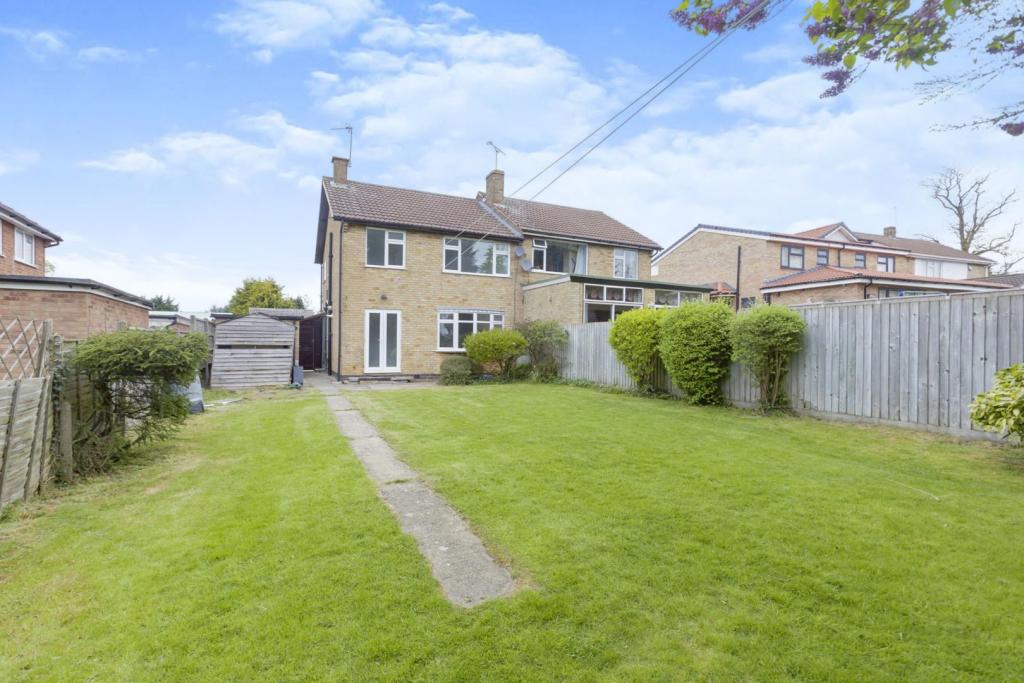 3 bedroom semidetached house for sale in Rosemead Drive, Oadby