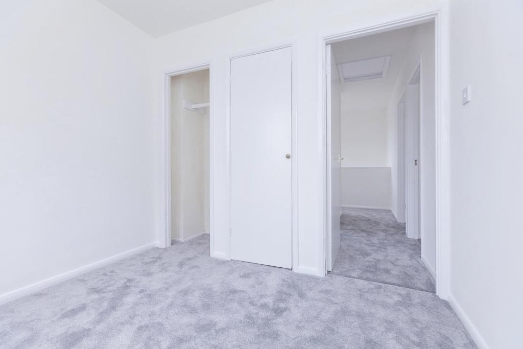 3 bedroom semidetached house for sale in Rosemead Drive, Oadby