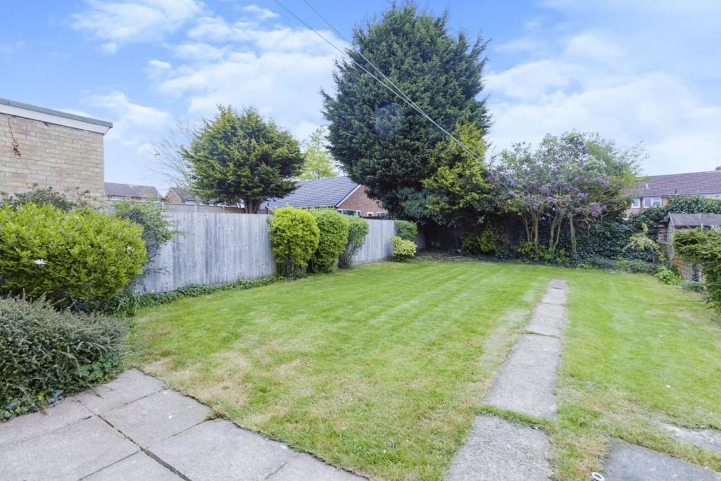 3 bedroom semidetached house for sale in Rosemead Drive, Oadby