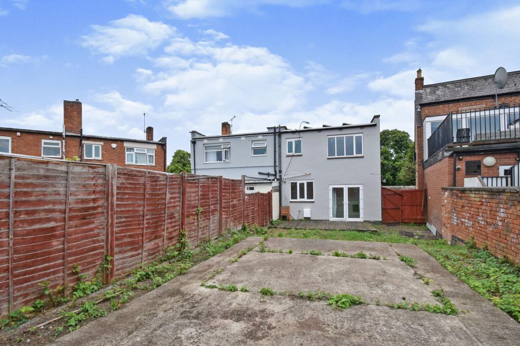 3 bedroom semidetached house for sale in St. Margarets Way, Leicester, LE4
