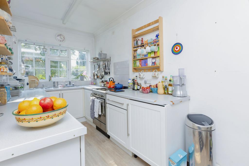 3 bedroom semidetached house for sale in Barkby Road, Syston, Leicester, LE7