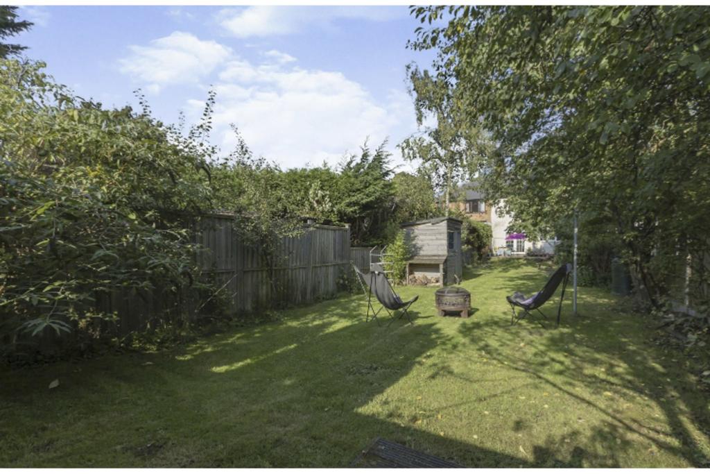 3 bedroom semidetached house for sale in Barkby Road, Syston, Leicester, LE7