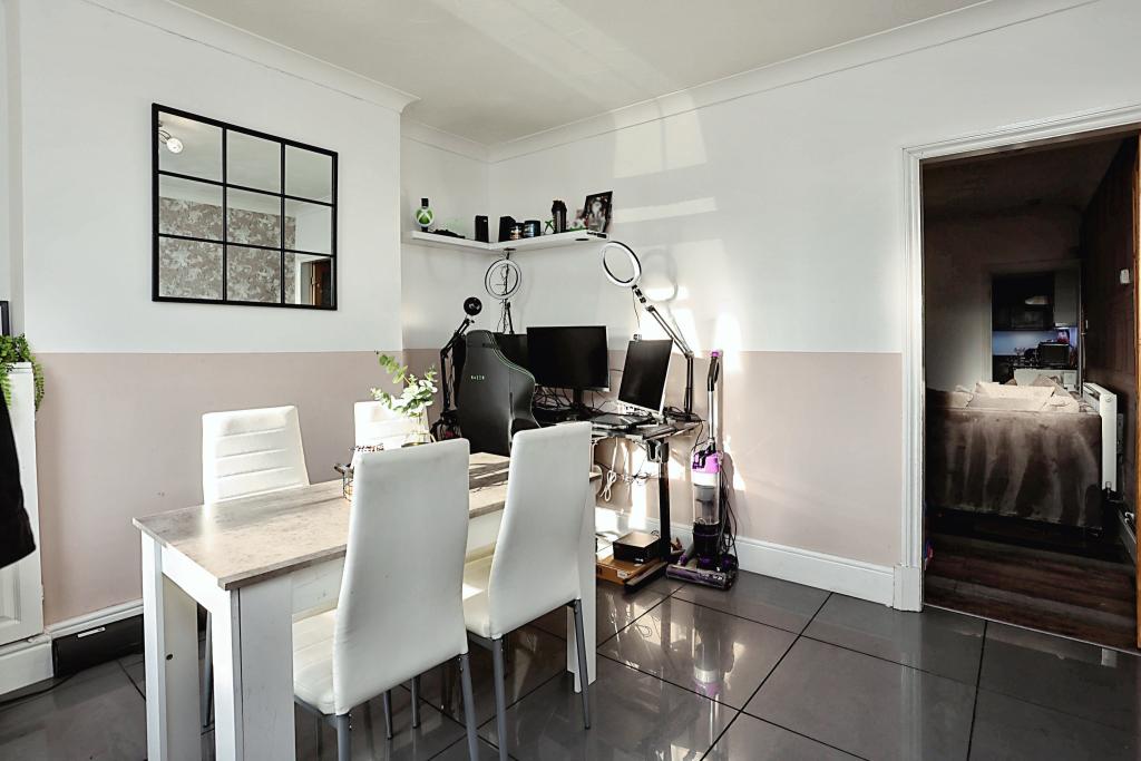 2 bedroom end of terrace house for sale in Station Road, Glenfield