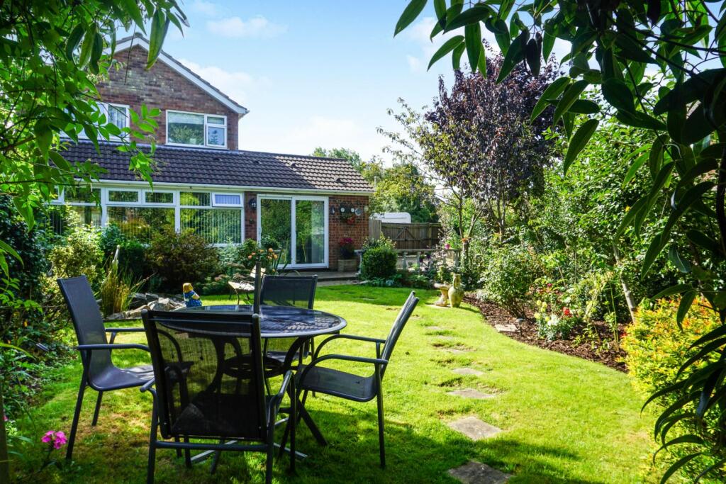 3 bedroom detached house for sale in Waterfall Way, Barwell, Leicester, LE9