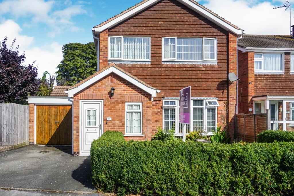 3 bedroom detached house for sale in Waterfall Way, Barwell, Leicester, LE9