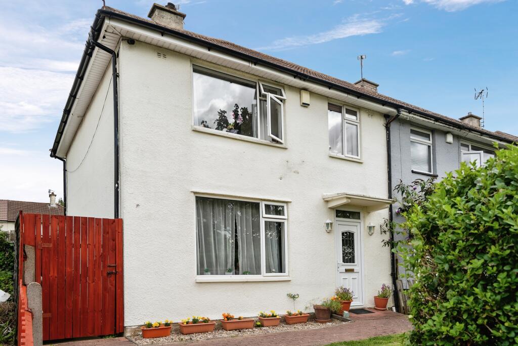3 bedroom semidetached house for sale in Hefford Gardens, Leicester, LE4