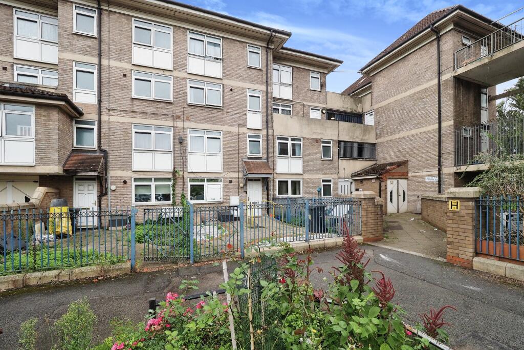 3 bedroom terraced bungalow for sale in Kashmir Road, Leicester, LE1